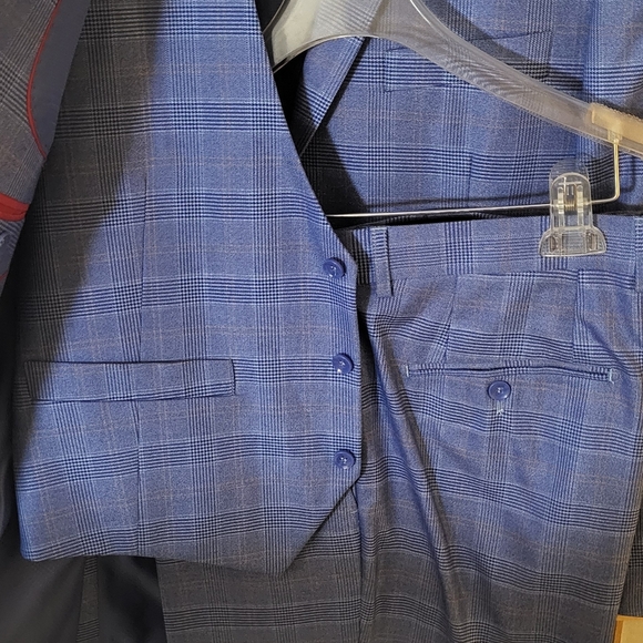 Mens 3 piece Blue Suit - Picture 2 of 7